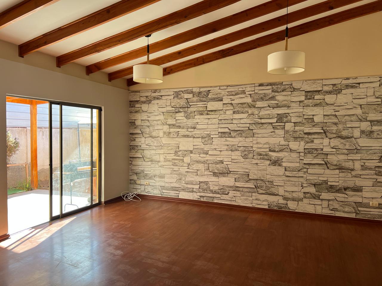 CONDOMINIO LAS ACACIAS - AMPLIA CASA.-